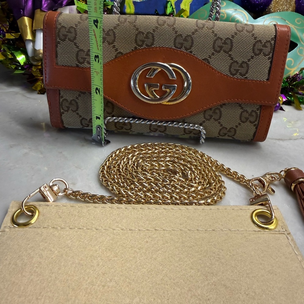 Gucci Tan and Brown Sukey Logo Wallet - Picture 16 of 16